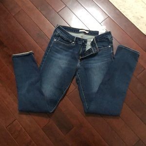 Levi’s dark wash 711 skinny jeans size 30
